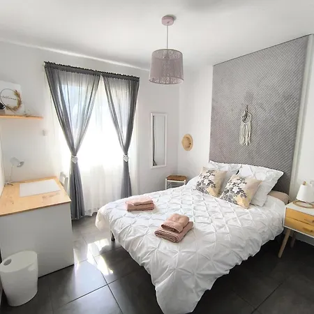 Maison D'hôte Privative Avec Piscine Pour 6 Personnes *