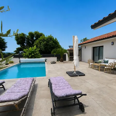 Maison D'hôte Privative Avec Piscine Pour 6 Personnes